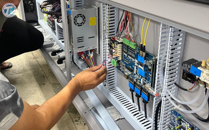 vệ sinh máy in uv giúp tiết kiệm chi phí sửa bảo dưỡng